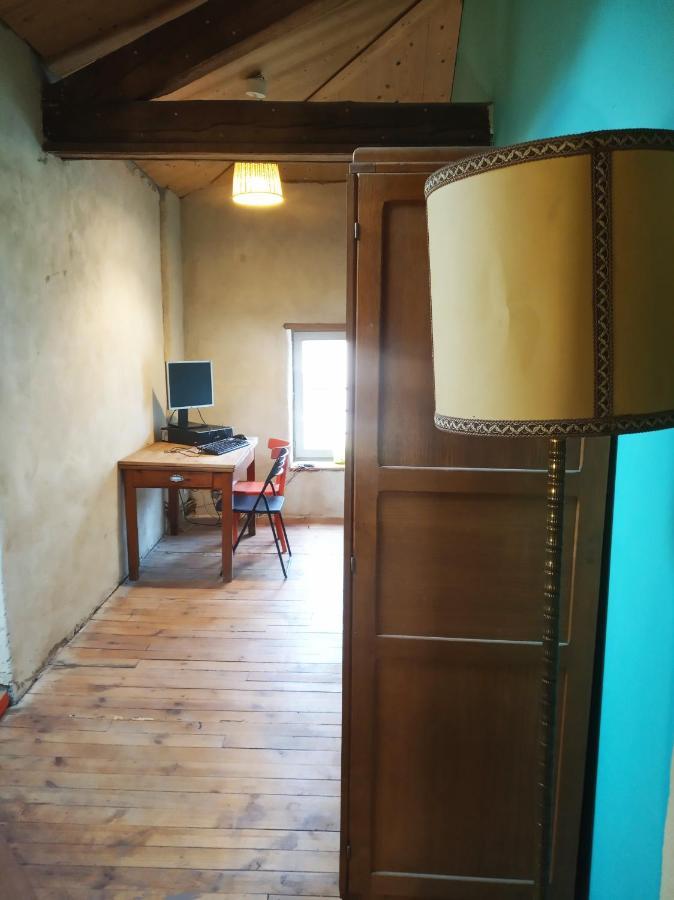 La Maison Rouge - Backpacker Hostel Saint-Etienne  Exterior foto